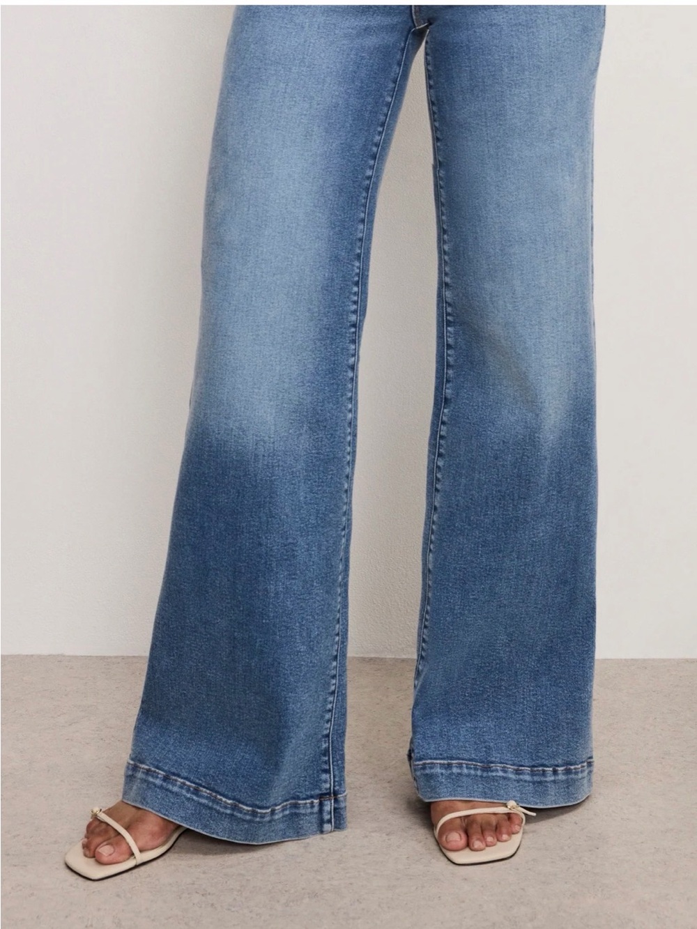 Good American Light Blue Wide-Leg Flared Jeans